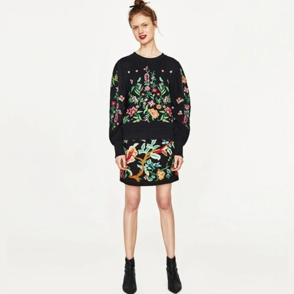 ZARA Woman Embroidered Pleated Hem Mini Skirt Size XS NWT - Picture 2 of 13